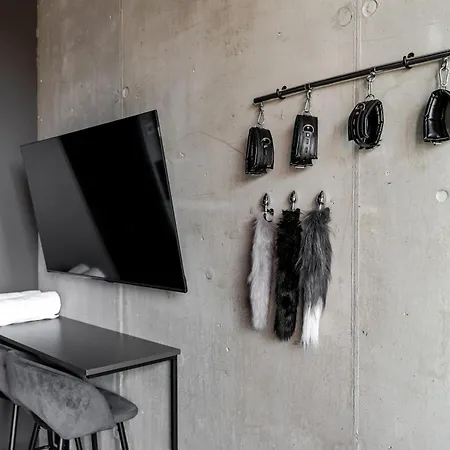 69 Fetish With Free Underground Parking Appartement *